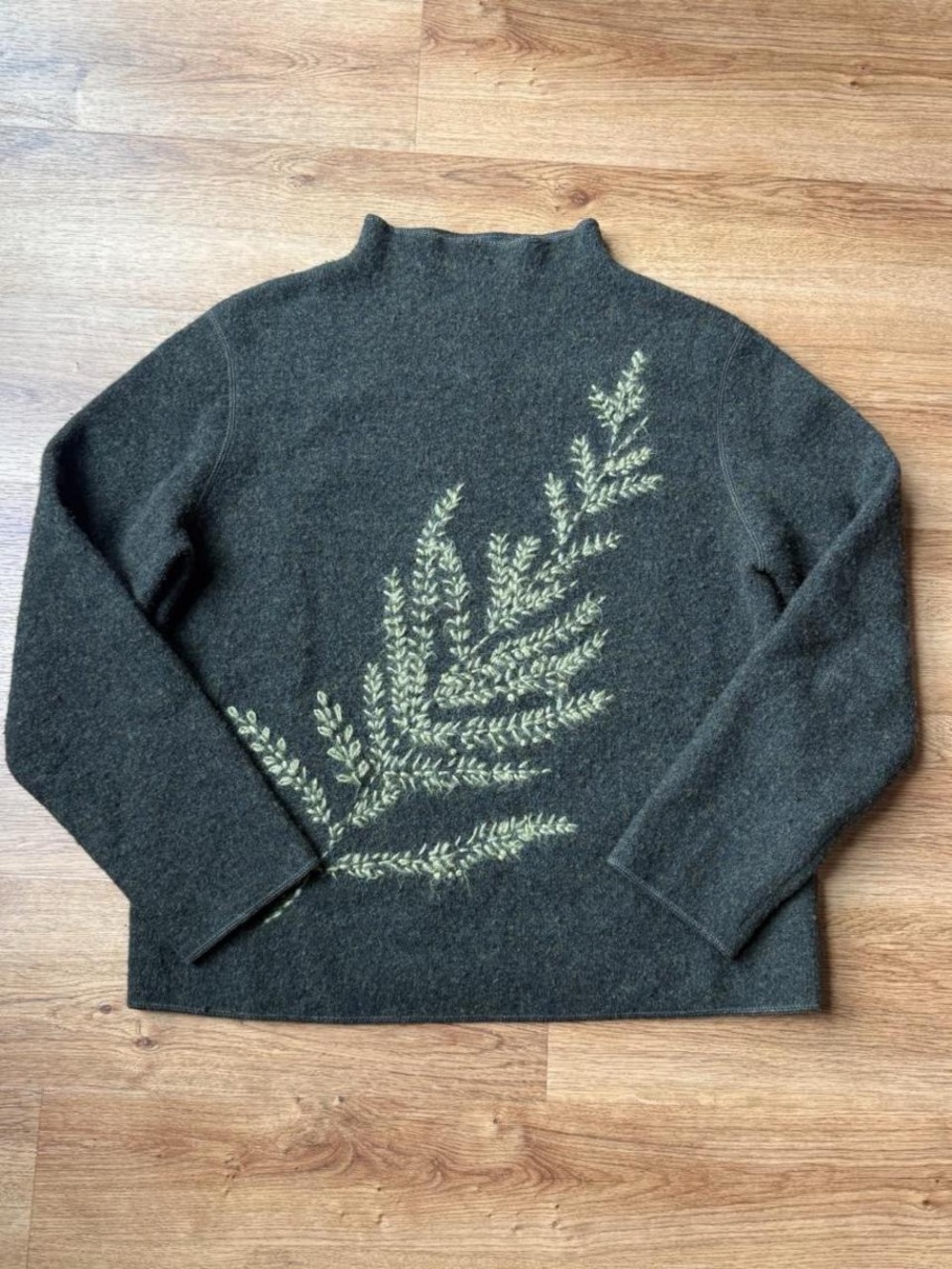 Jones New York green wool sweater with leaf design